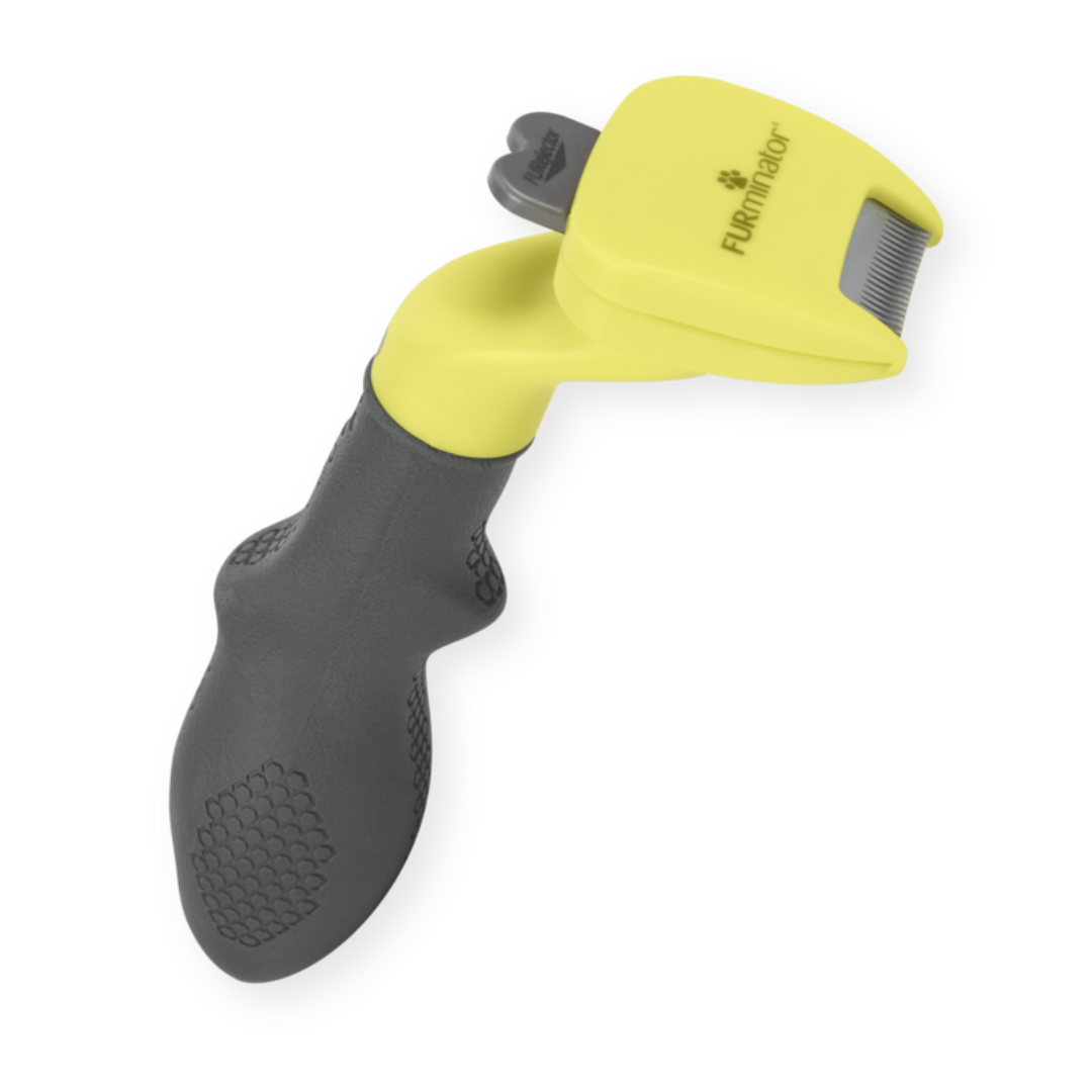 Outil FURminator XS anti-mue pour chiens à poils longs, vue en perspective avec manche antidérapant